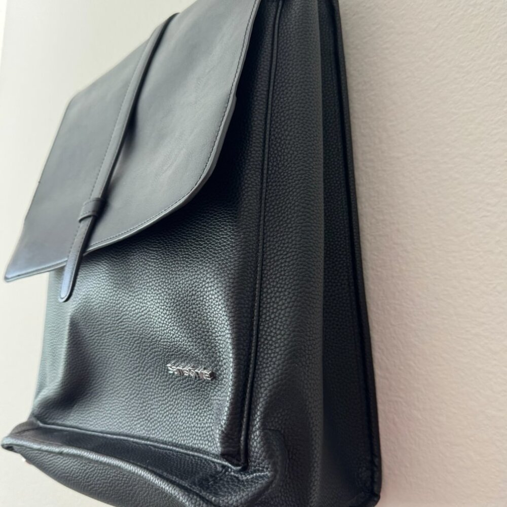 Samsonite Black Leather Flap Backpack Laptop/Work… - image 2